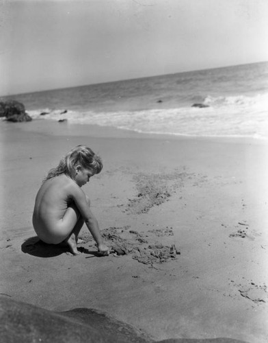 Children at the beach, view 10