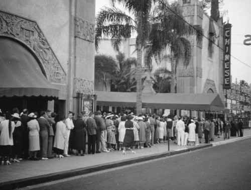 People in line, Grauman's Chinese Theater