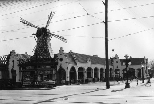 Van de Kamp's Bakery, Pasadena
