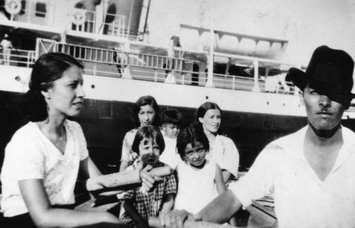 Boat passengers in San Pedro harbor