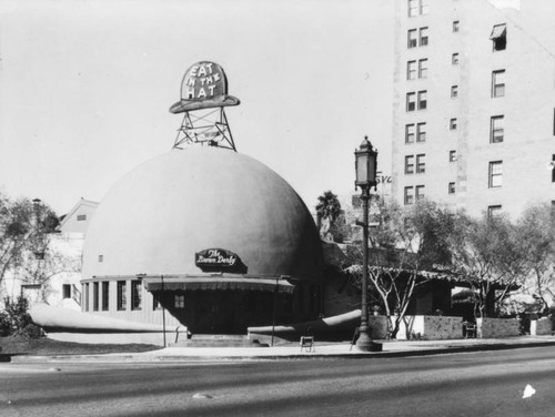 Brown Derby, exterior