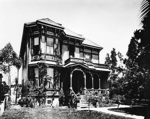 University Club founded here