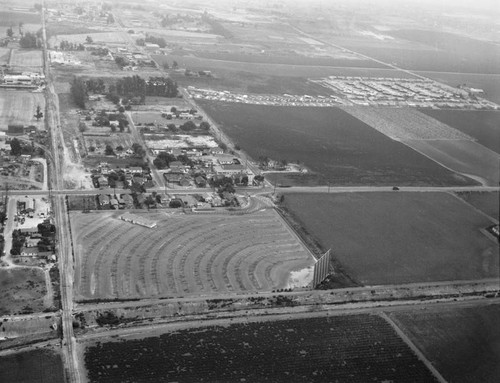 Warner Drive-In, Huntington Beach, looking south