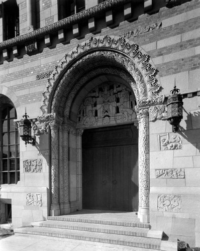 Student Union building at USC, front entrance