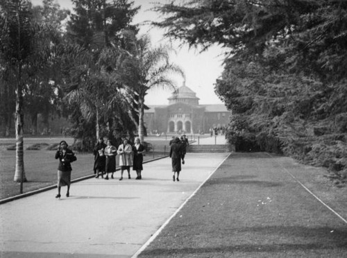 Students and administration building at Los Angeles Junior College