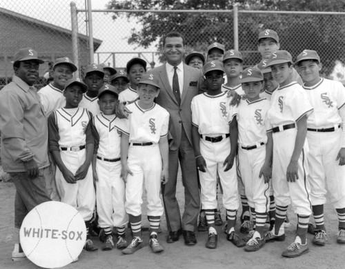 Billy Mills with Little League team