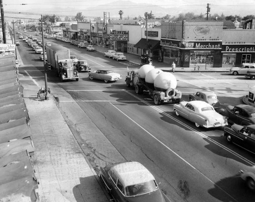 Move to legally ban heavy trucks from Lankershim Blvd