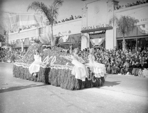 University of Seven Campuses float at the 1939 Rose Parade