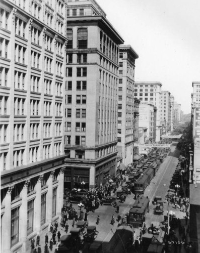 View of the Spring & 7th St. intersection