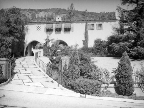 Driveway and home in Outpost Estates