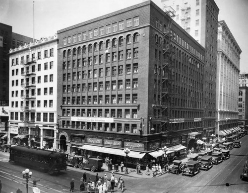 Looking west on 6th St