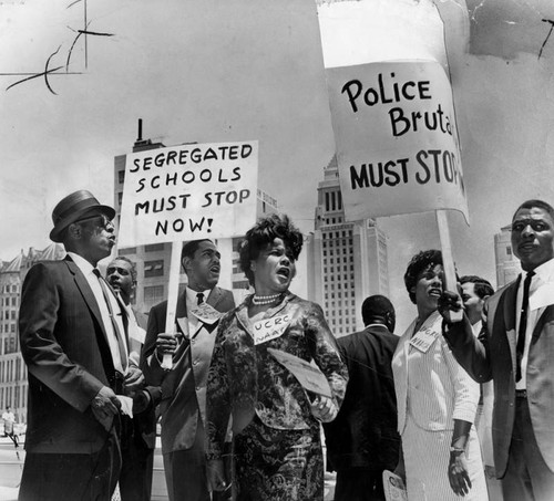 Integrationists pause near City Hall