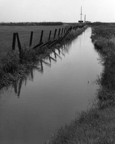 Irrigation canal