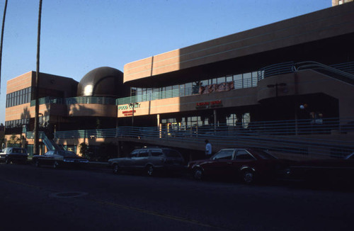 Brown Derby Plaza