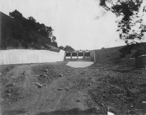 Outlet gate, Puddingstone Dam