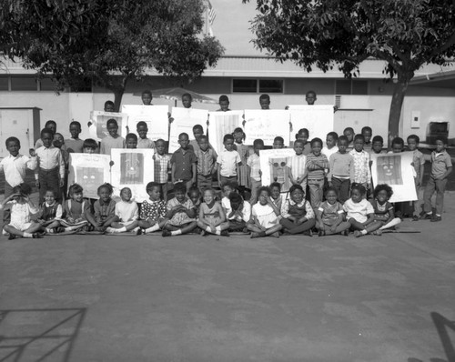 School children promote anti-littering day