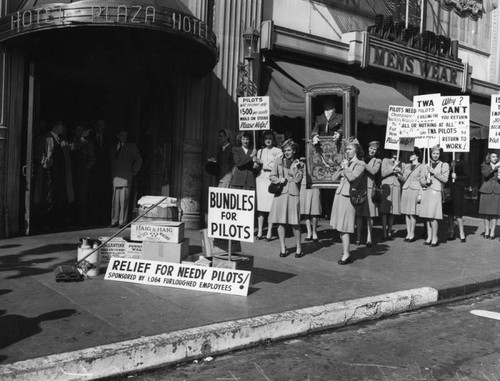 TWA picketers