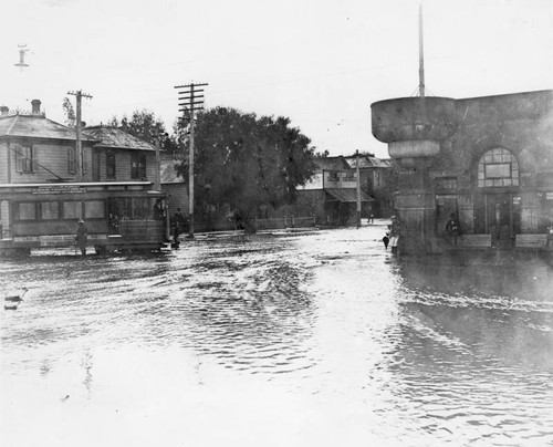 Flood at 7th and Grand