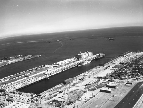 Los Angeles Harbor and Pacific Ocean, looking southeast