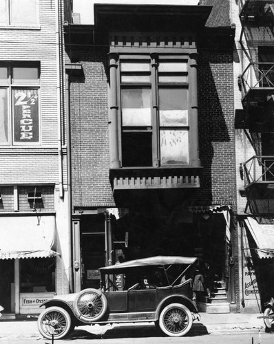 View of the Chamber of Commerce building