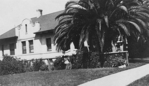 Richard Loyeus residence, Long Beach