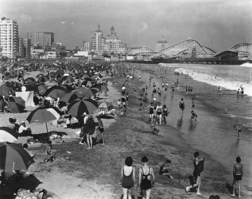 Beach scene by the Pike