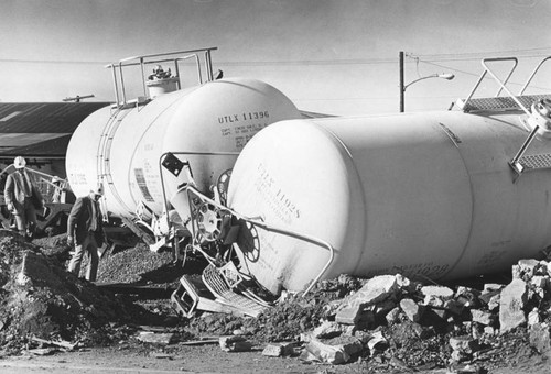 Train derailed, Compton