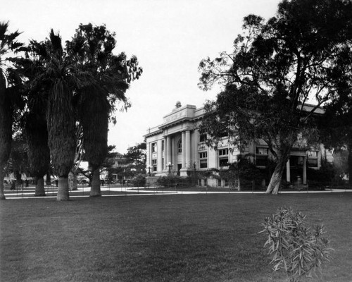 Long Beach Public Library