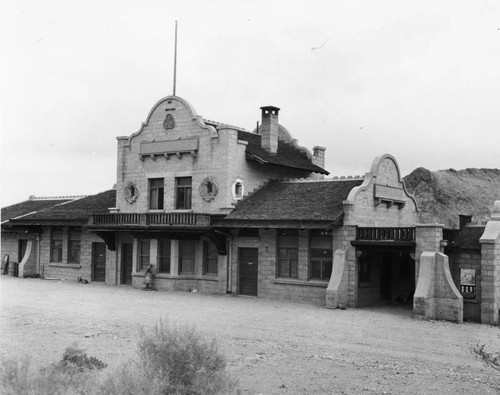 Rhyolite building