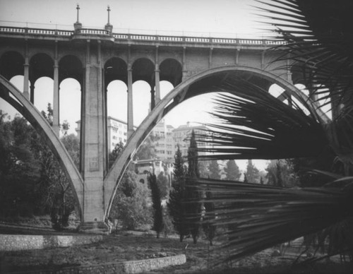 Colorado Street Bridge and the Vista del Arroyo Hotel