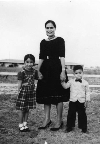 Woman with children in Torrance