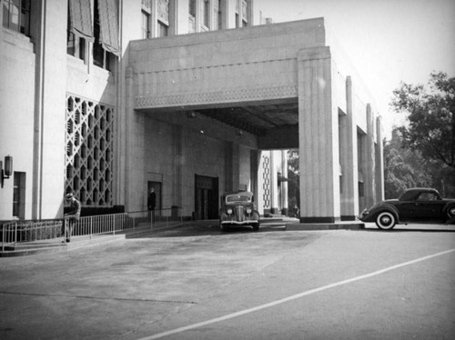 Bullock's Wilshire, porte-cochere