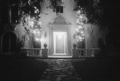 Beverly Hills Christmas light home tour, churrigueresque