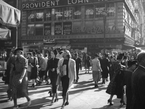 Busy Seventh Street sidewalk