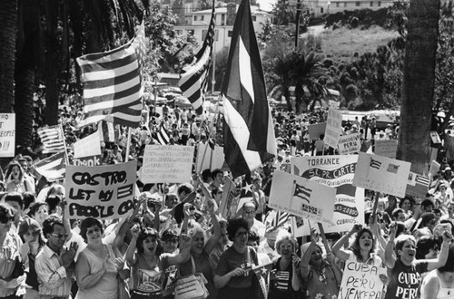 Protesters send Castro a message: 'Let my people go