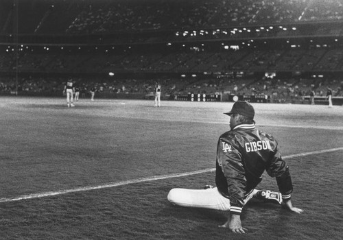 Dodger Kirk Gibson loosens up