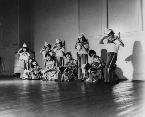 Japanese American children dancers