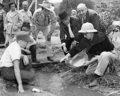 Gold panning holds up ceremony