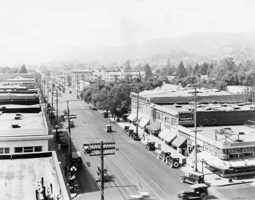 Looking west on Hollywood Boulevard