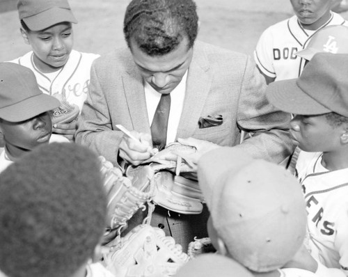 Billy Mills with Little League team