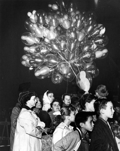 Valleyites enjoy 1960 Christmas parade