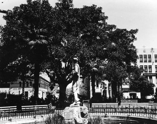 Felipe de Neve statue at the Plaza park