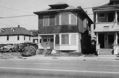 Apartments on N. Hope Street, Bunker Hill