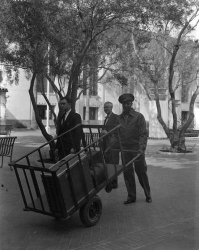 Union Station, luggage porter