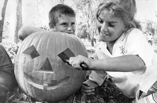 Jack o'lantern smiles in toothy grin