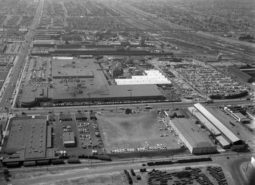 Ford Motor Co., Lincoln-Mercury Plant, looking south