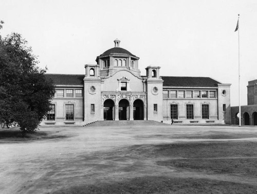 Exterior view, Throop Hall at Cal Tech