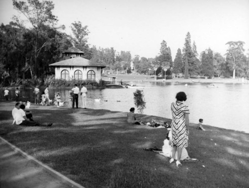 Lincoln Park lake and boathouse