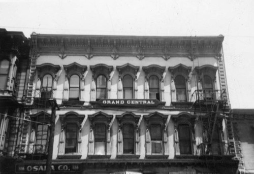 Grand Central Hotel, Main Street