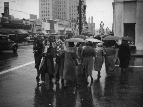 Hollywood Boulevard east from Ivar